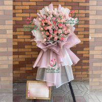 تاج گل رز صورتی و عروس