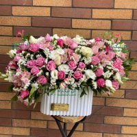 باکس گل رز صورتی و لیسیانتوس