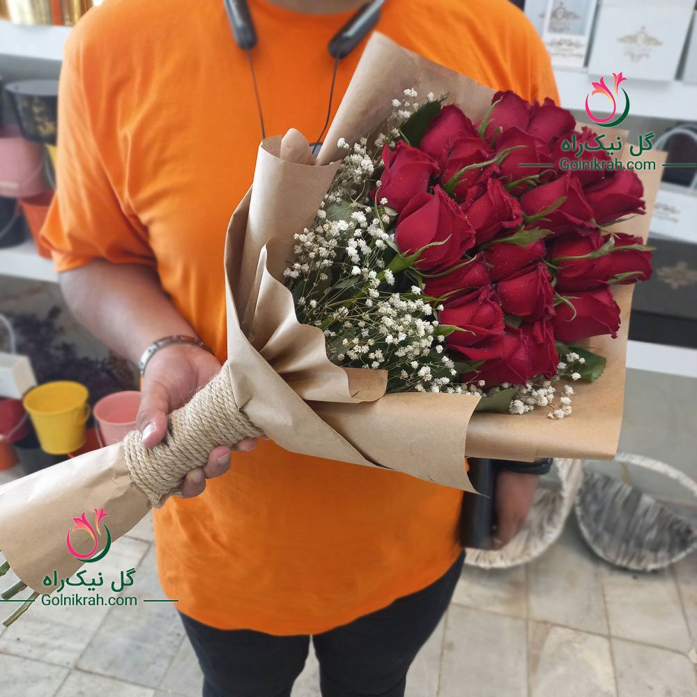 دسته گل رز قرمز بزرگ