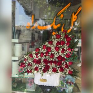باکس گل رز قرمز و شکوفه